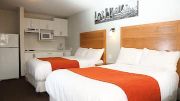 Standard Double Room, Kitchenette | Desk, soundproofing, free WiFi, bed sheets