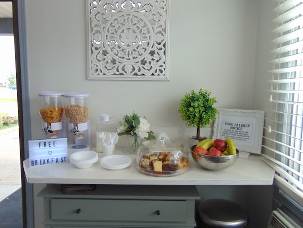 Desayuno de autoservicio incluido todos los días