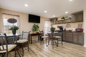 Tägliches inbegriffenes Frühstück zum Mitnehmen