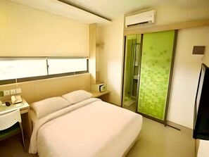 Seprai premium, tempat tidur Select Comfort, dan setrika/meja setrika