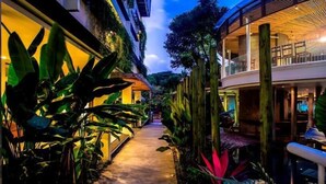 Unclassified image, 2 of 25, button - Grandmas Hotel Seminyak (Seminyak)