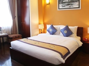 Minibar, in-room safe, desk, free WiFi - Little Saigon Corner Boutique Hotel (Ho Chi Minh City)