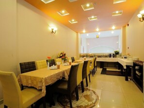Breakfast, lunch and dinner served - Little Saigon Corner Boutique Hotel (Ho Chi Minh City)