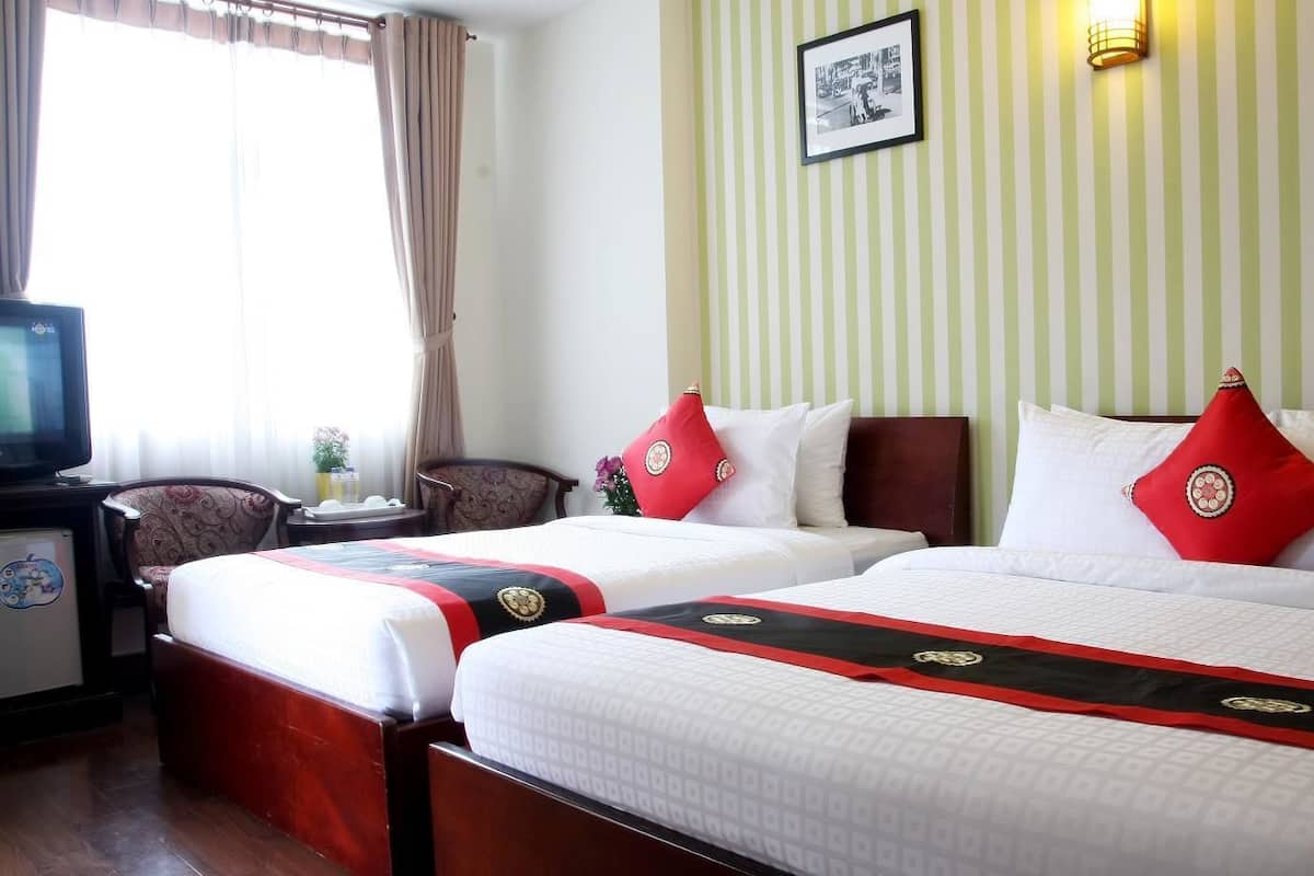 Deluxe Balcony | Minibar, in-room safe, desk, free WiFi