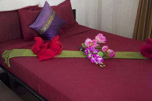 Minibar, kostenlose Babybetten, Zustellbetten, kostenloses WLAN