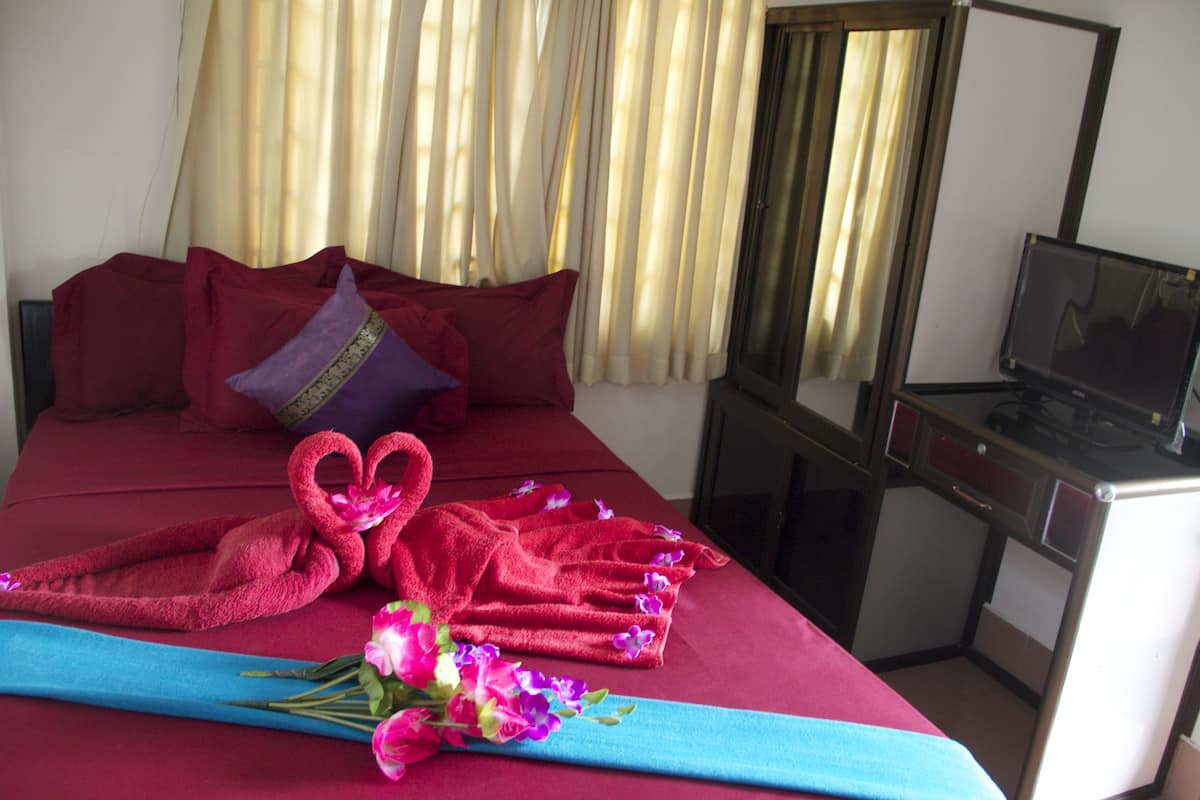 Minibar, cribs (free), rollaway beds (surcharge), WiFi (free)
