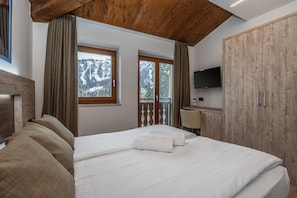 Superior Double Room | Minibar, in-room safe, desk, blackout curtains - Park Hotel (Dimaro Folgarida)