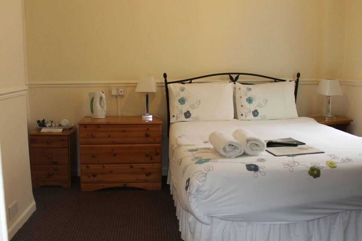 Standard Double Room, Ensuite (Room 1/11)