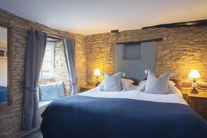 Suite júnior, s'admeten animals de companyia (Tetbury) | Cortines opaques, planxa i posts de planxar i wifi gratuïta 
