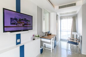 Standard (No Balcony) | ตู้นิรภัยในห้องพัก, โต๊ะทำงาน, เตียงเสริม/เปล, Wi-Fi ฟรี