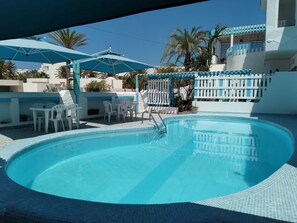 Seasonal outdoor pool, open 10:00 AM to 6:00 PM, pool umbrellas - Hotel Le Beau Sejour (Mezraia)