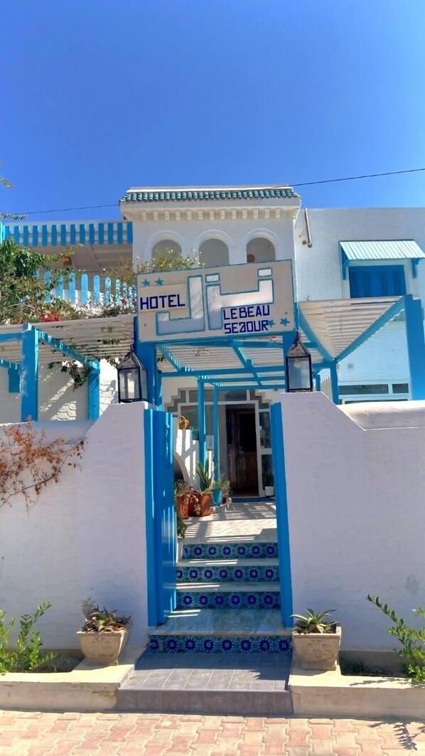 A hotel entrance with a sign reading "HOTEL LE BEAU SEZOUR". - Hotel Le Beau Sejour (Mezraia)