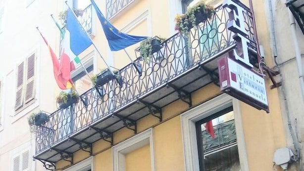Luokittelematon kuva, 1 kautta 45, painike