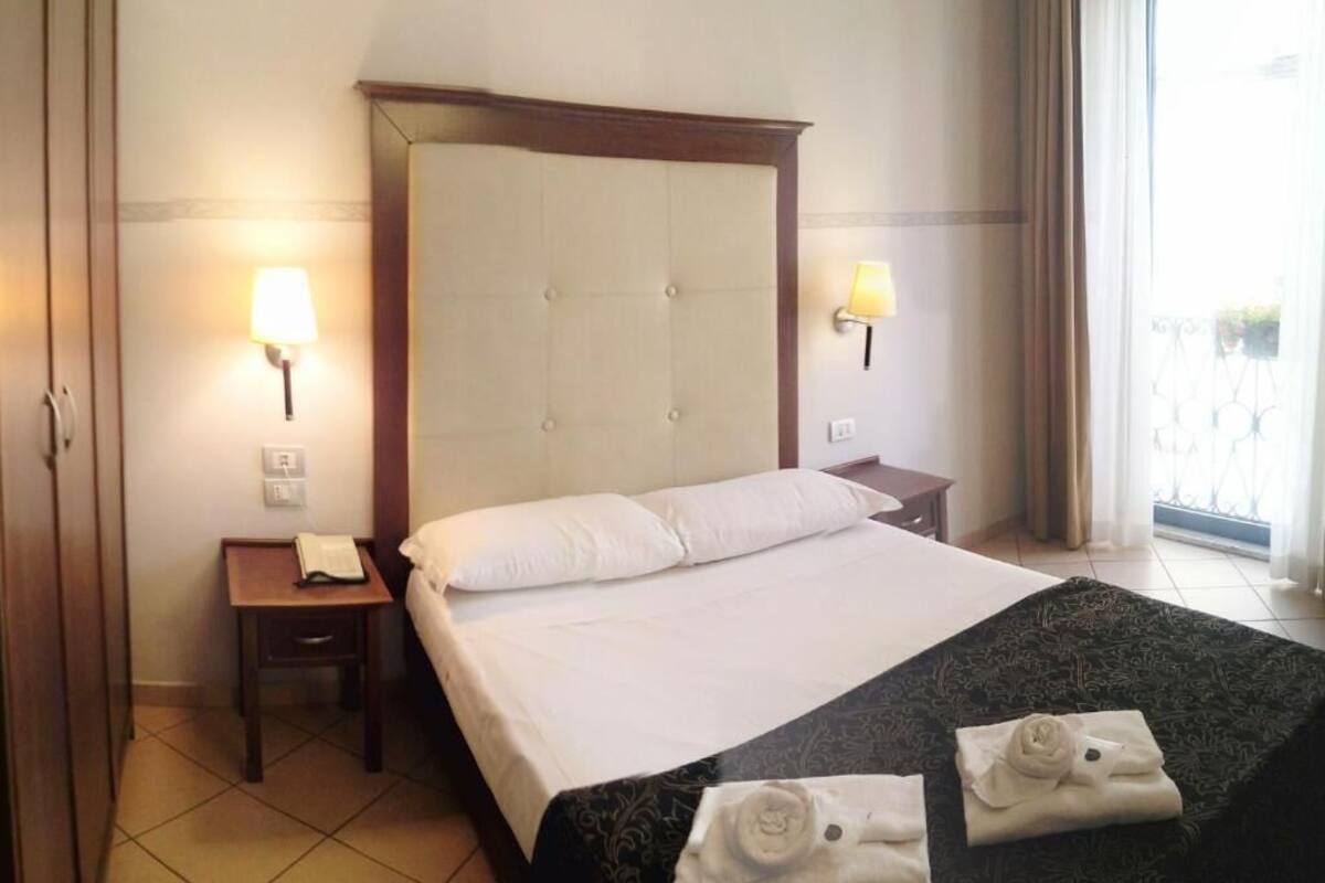Minibar, coffres-forts dans les chambres, chambres insonorisées