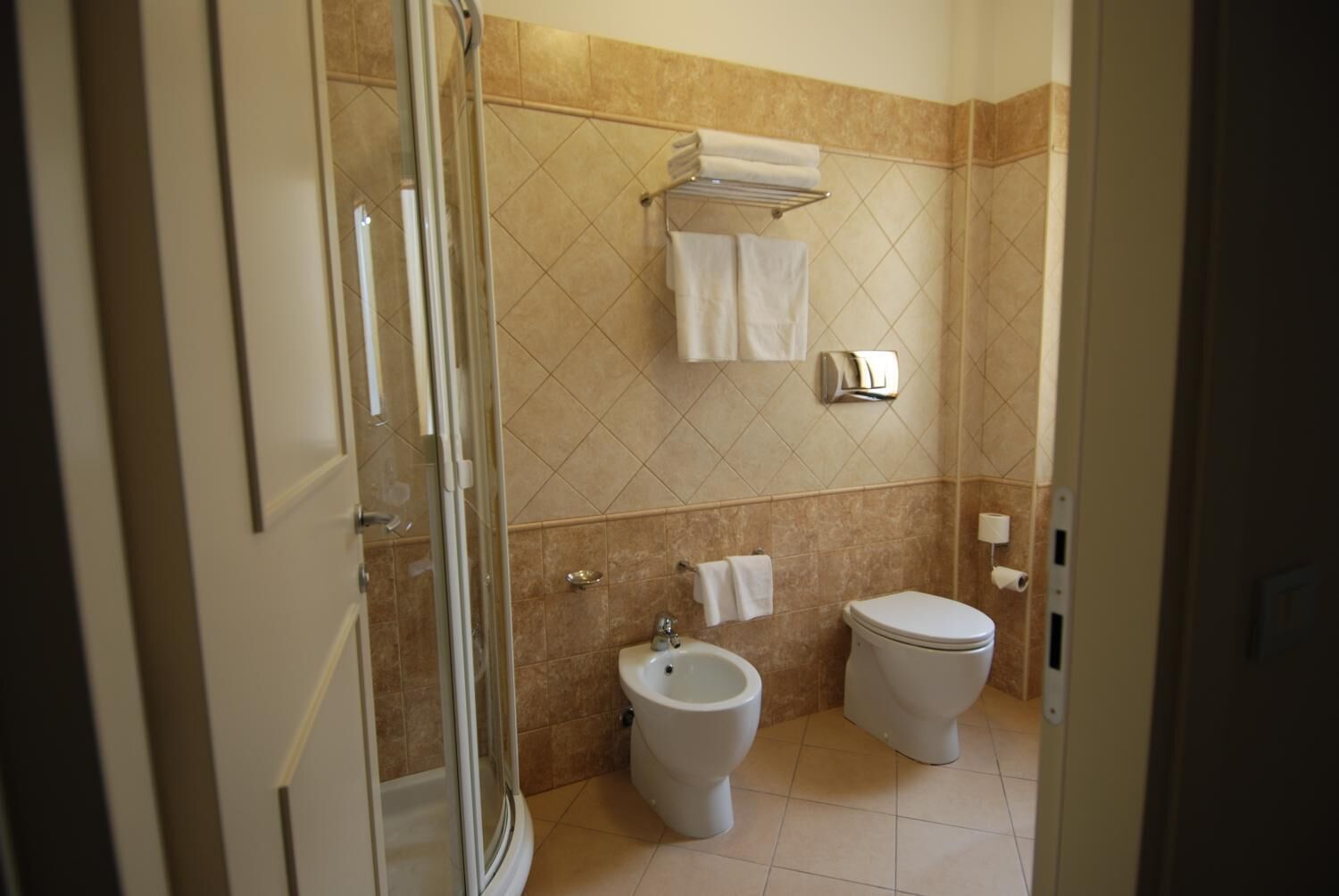 shower, rainfall showerhead, hair dryer, bidet