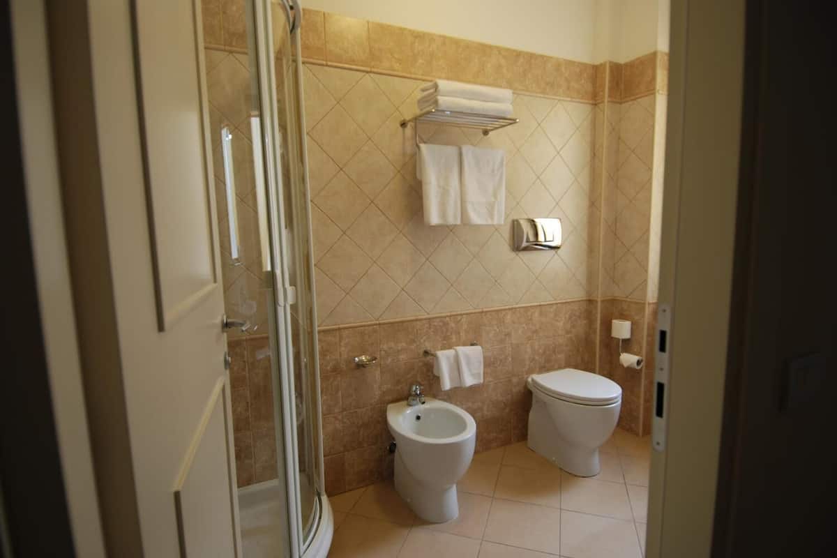 shower, rainfall showerhead, hair dryer, bidet