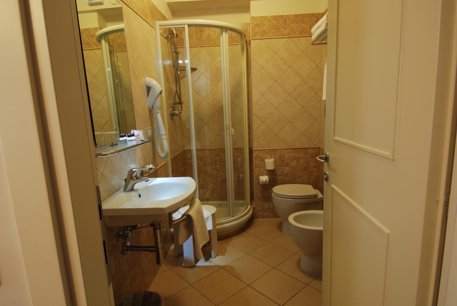 shower, rainfall showerhead, hair dryer, bidet