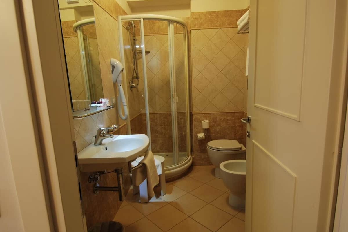 shower, rainfall showerhead, hair dryer, bidet