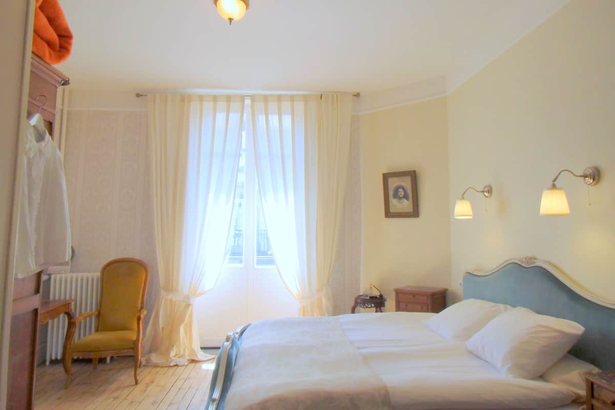 Select Comfort beds, individually decorated, individually furnished