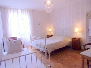 Standard-Dreibettzimmer, eigenes Bad | Select-Comfort-Betten, individuell dekoriert, individuell eingerichtet