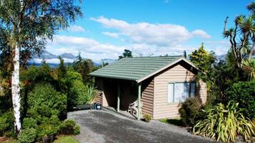 Chalet, 1 habitación (One Bedroom Chalet (Queen)) | 1 habitación, ropa de cama de alta calidad y decoración personalizada