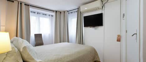 Chambre Double, salle de bains privée