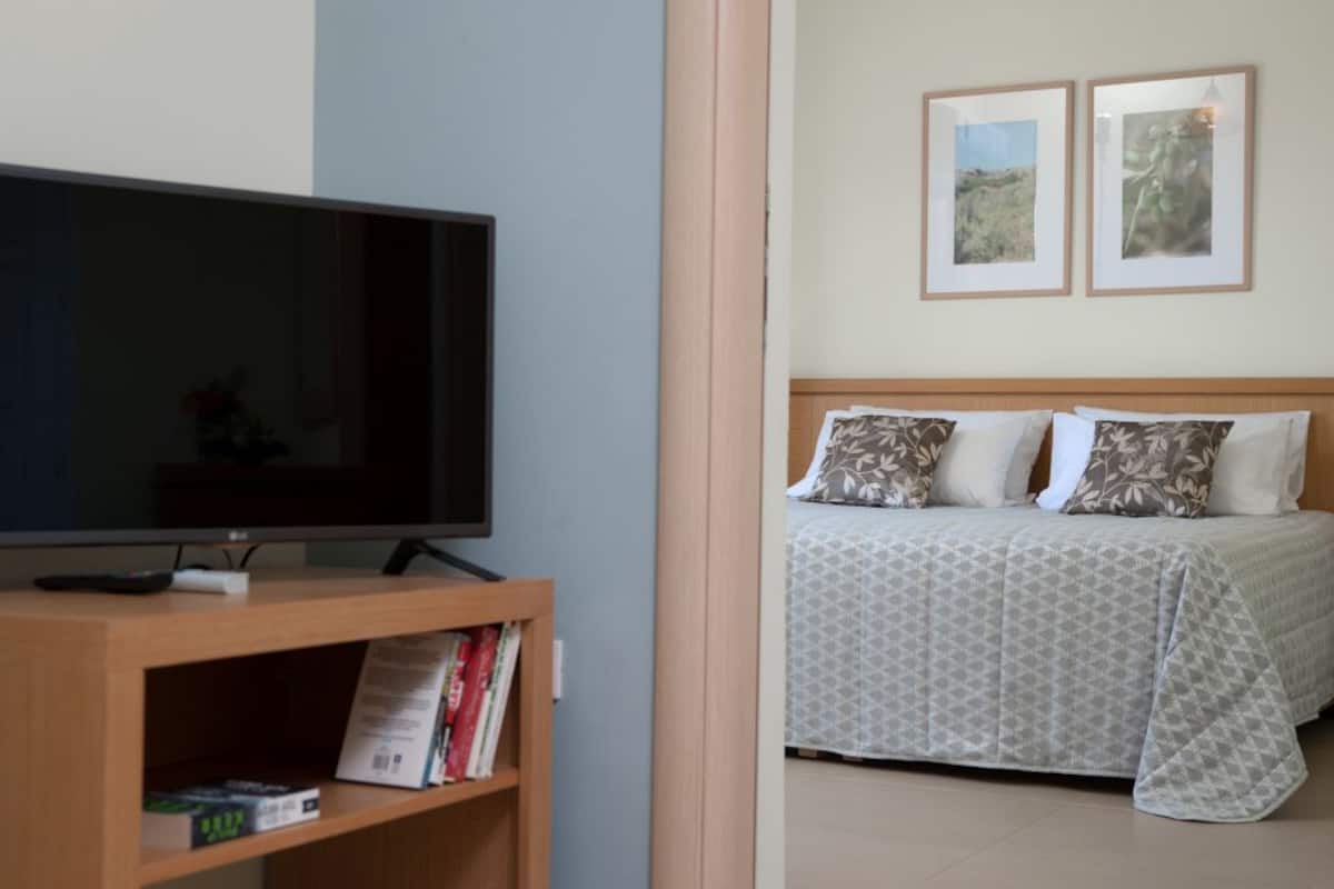 1 bedroom, in-room safe, desk, soundproofing