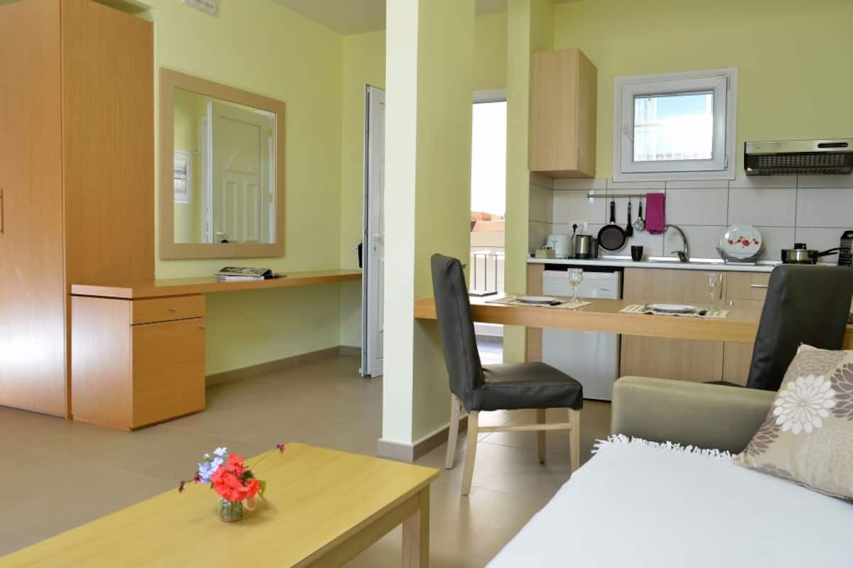 1 bedroom, in-room safe, desk, soundproofing