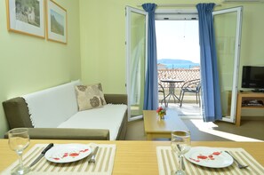 Căn hộ, 1 phòng ngủ, quang cảnh biển | Khu vực ăn uống tại phòng