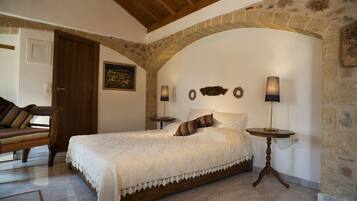 Individually decorated, soundproofing, free WiFi, bed sheets