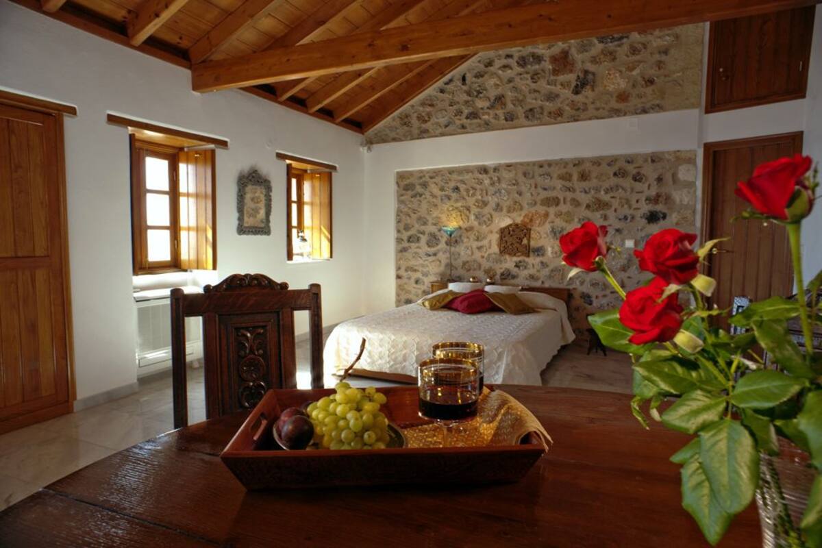 Deluxe Suite | Individually decorated, soundproofing, free WiFi, bed sheets