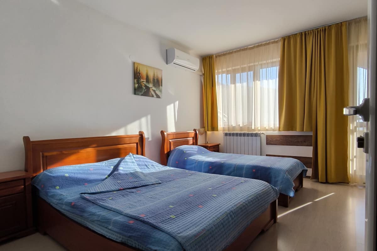 Family Triple Room | Blackout drapes, soundproofing, bed sheets