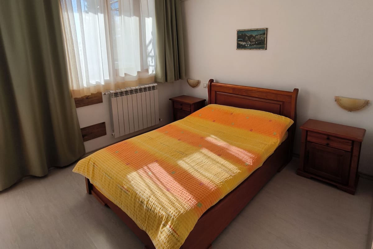 Comfort Single Room | Blackout drapes, soundproofing, bed sheets