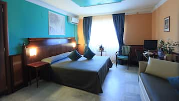 Minibar, Zimmersafe, Schreibtisch, schallisolierte Zimmer