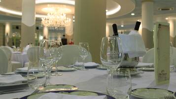 Servizio di colazione, pranzo e cena
