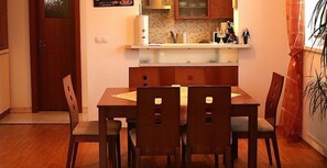 Apartment, 2 Bedrooms, Kitchen | In-room dining