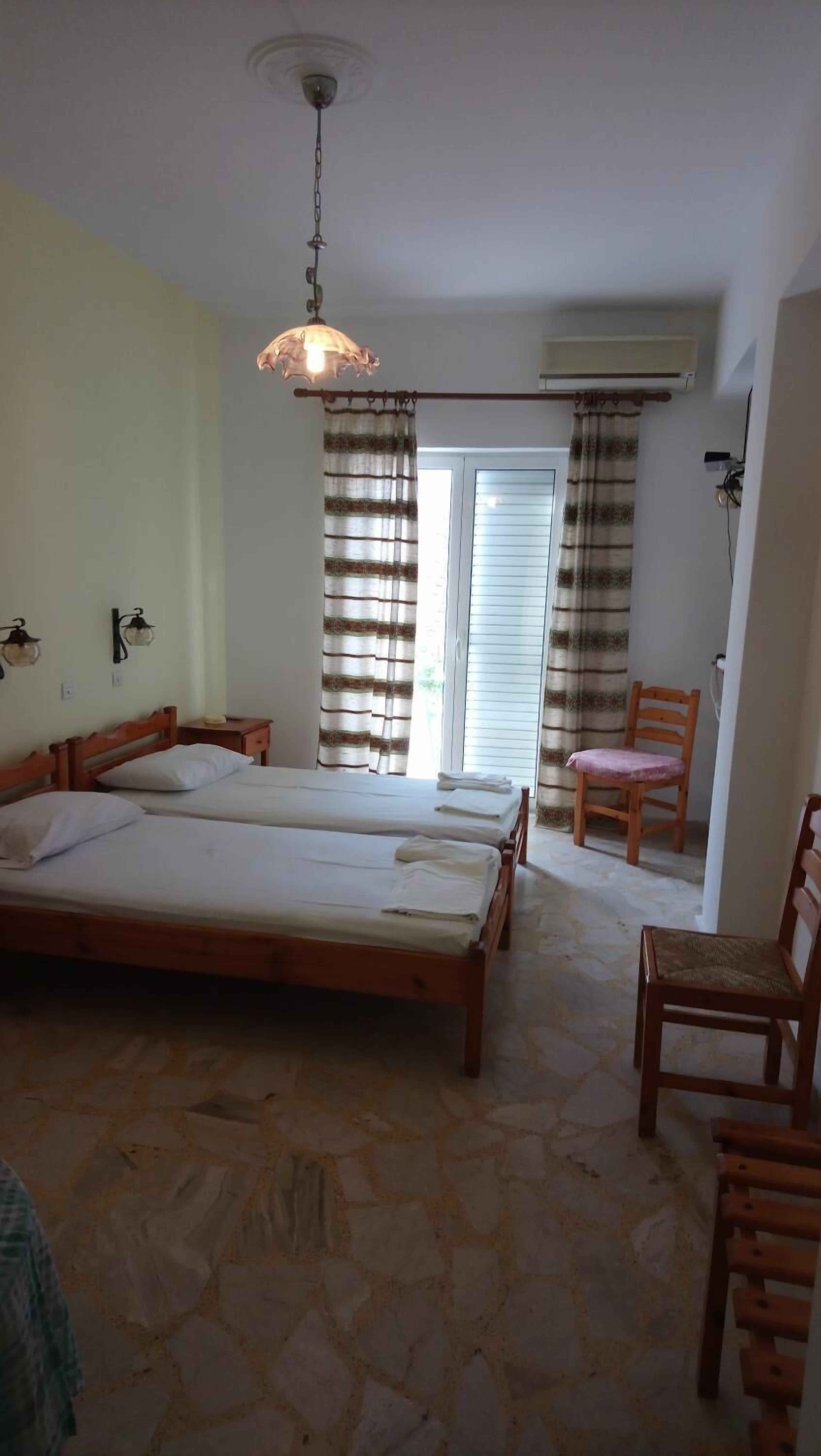 Free cots/infant beds, free WiFi