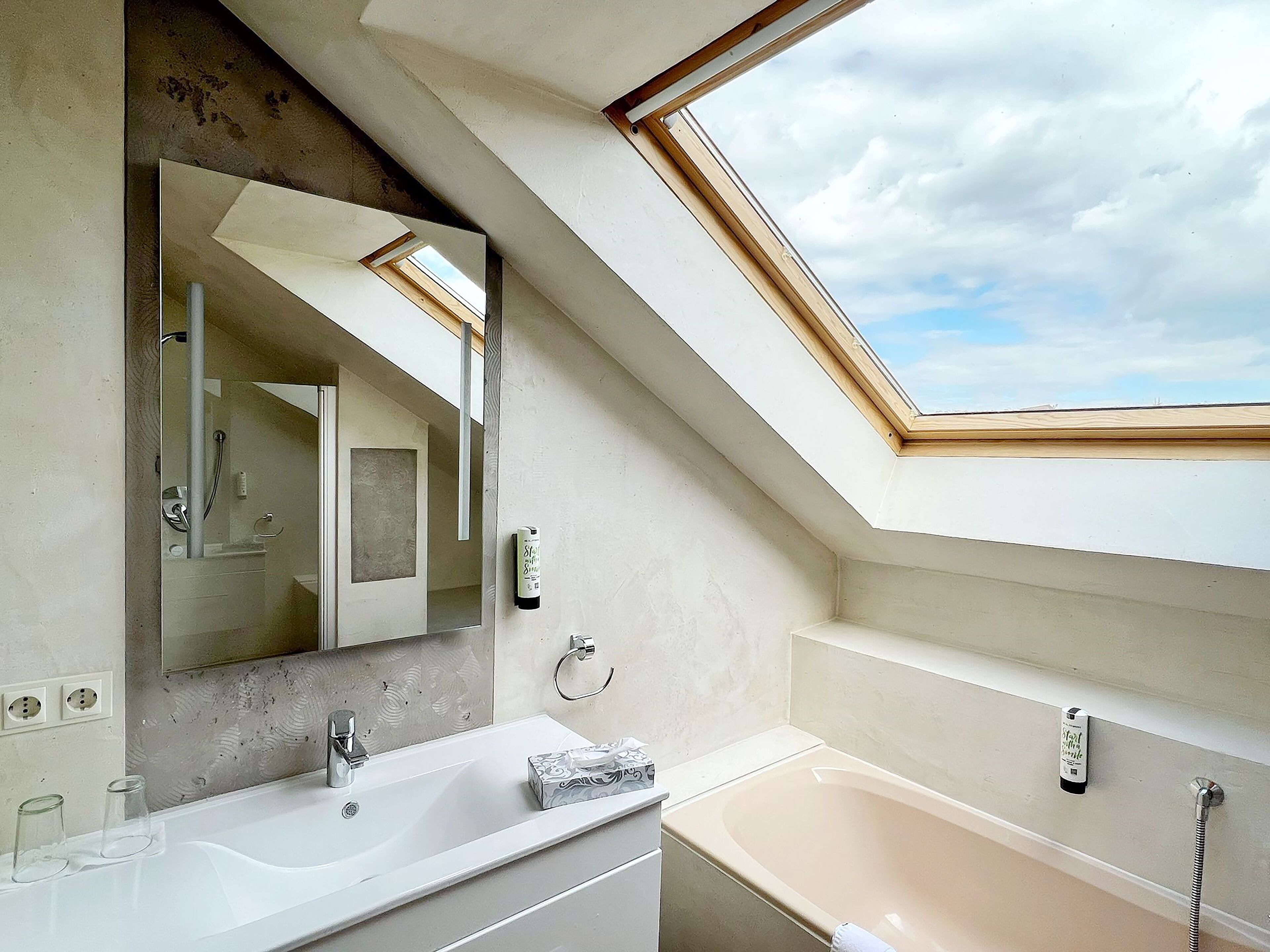 Comfort-Apartment, eigenes Bad | Badezimmer | Dusche, kostenlose Toilettenartikel, Haartrockner, Handtücher