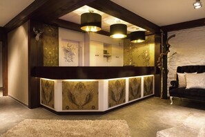 Reception - Hotel Hellers Twenty Four 1 (Friedrichshafen)