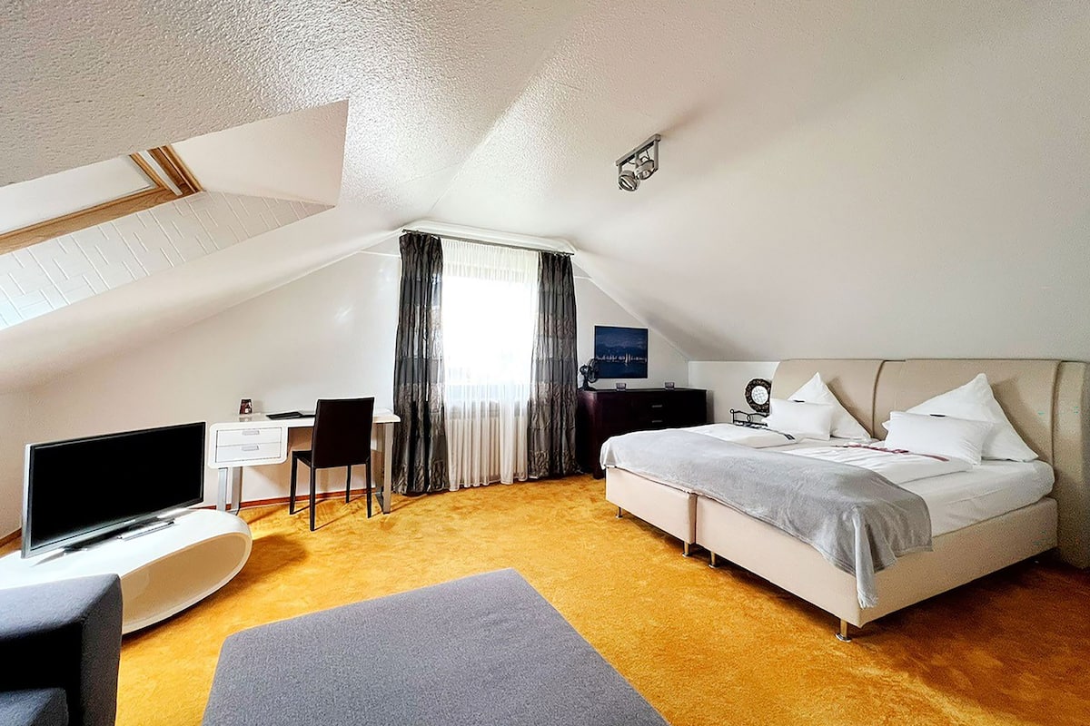 Suite, 1 Bedroom | Individually decorated, individually furnished, desk, blackout drapes