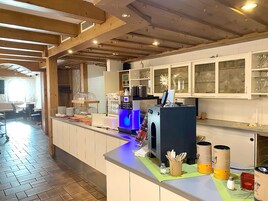 Desayuno a la carta todos los días (con cargo)