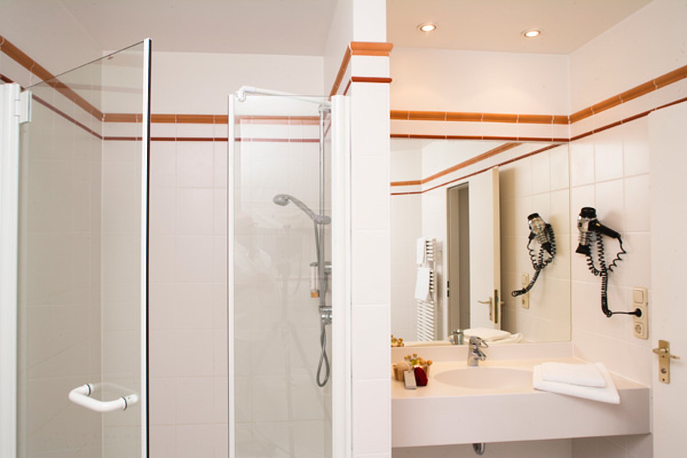 comfort double room | bathroom | free toiletries, hair dryer