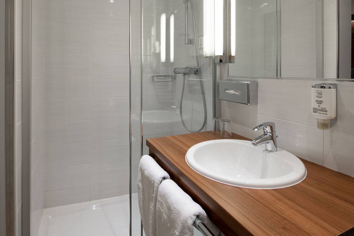 junior double room | bathroom | free toiletries, hair dryer
