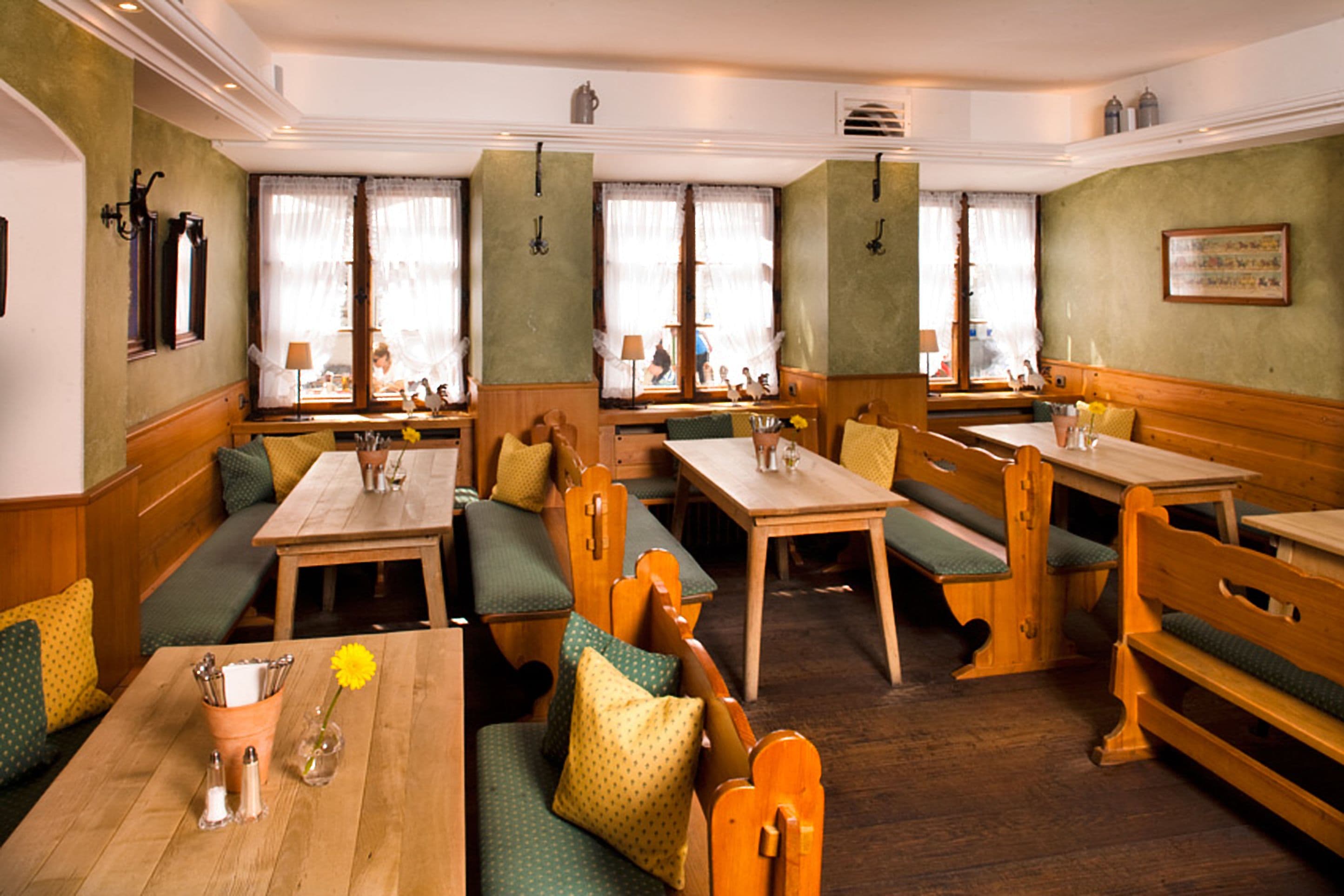 lunch and dinner served, regional cuisine