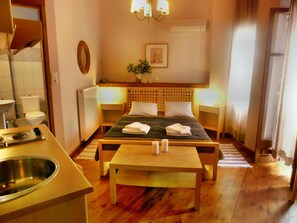 In-room safe, individually decorated, individually furnished, free WiFi - Ilios Studios (Istiaia-Aidipsos)