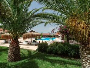 Outdoor pool, open 9:00 AM to 8:00 PM, sun loungers - Flow Datca Surf & Beach Hotel (Datça)