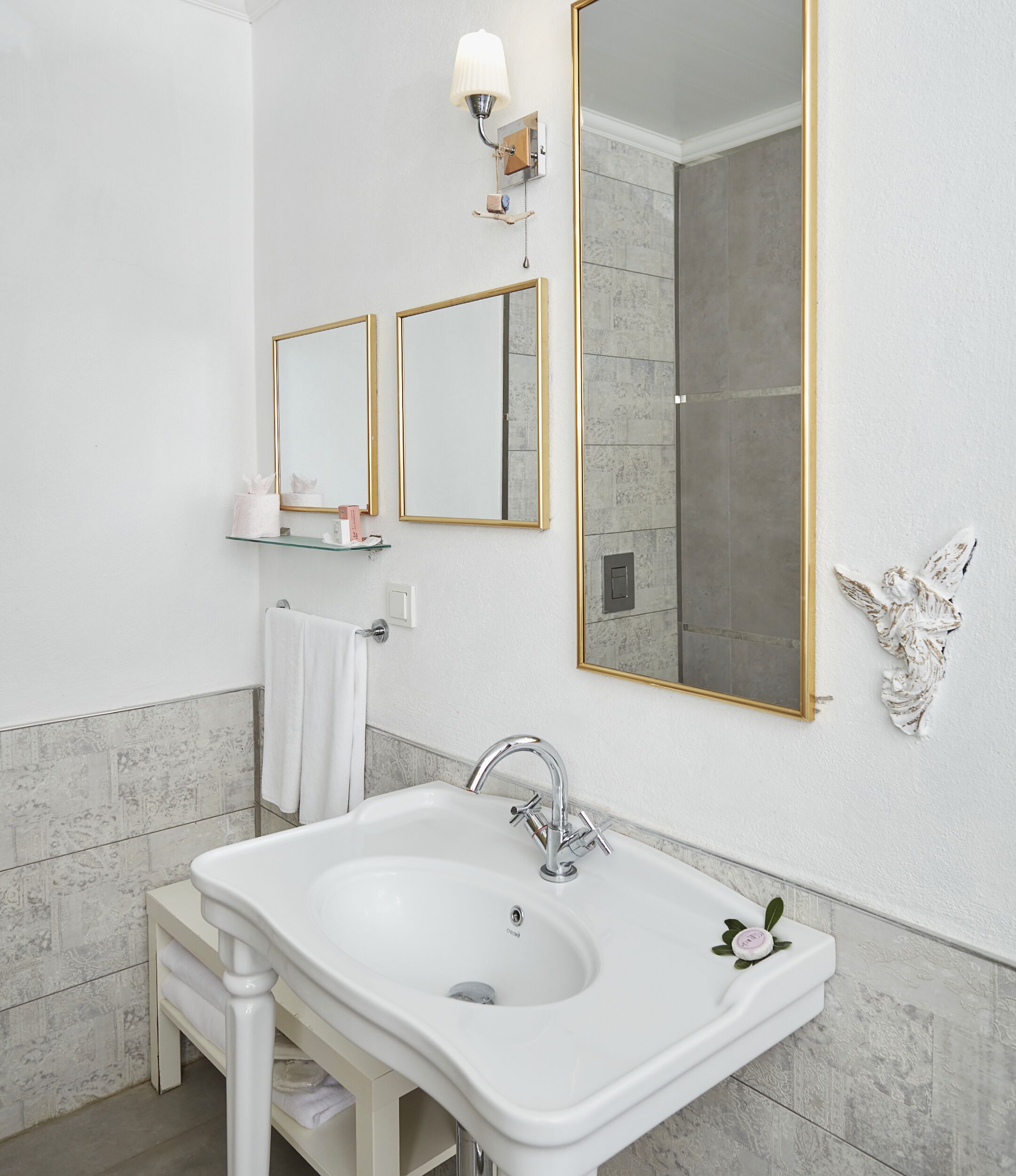 garden suit | bathroom | shower, rainfall showerhead, free toiletries, hair dryer