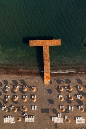 Private beach, white sand, free beach cabanas, sun loungers - Flow Datca Surf & Beach Hotel (Datça)