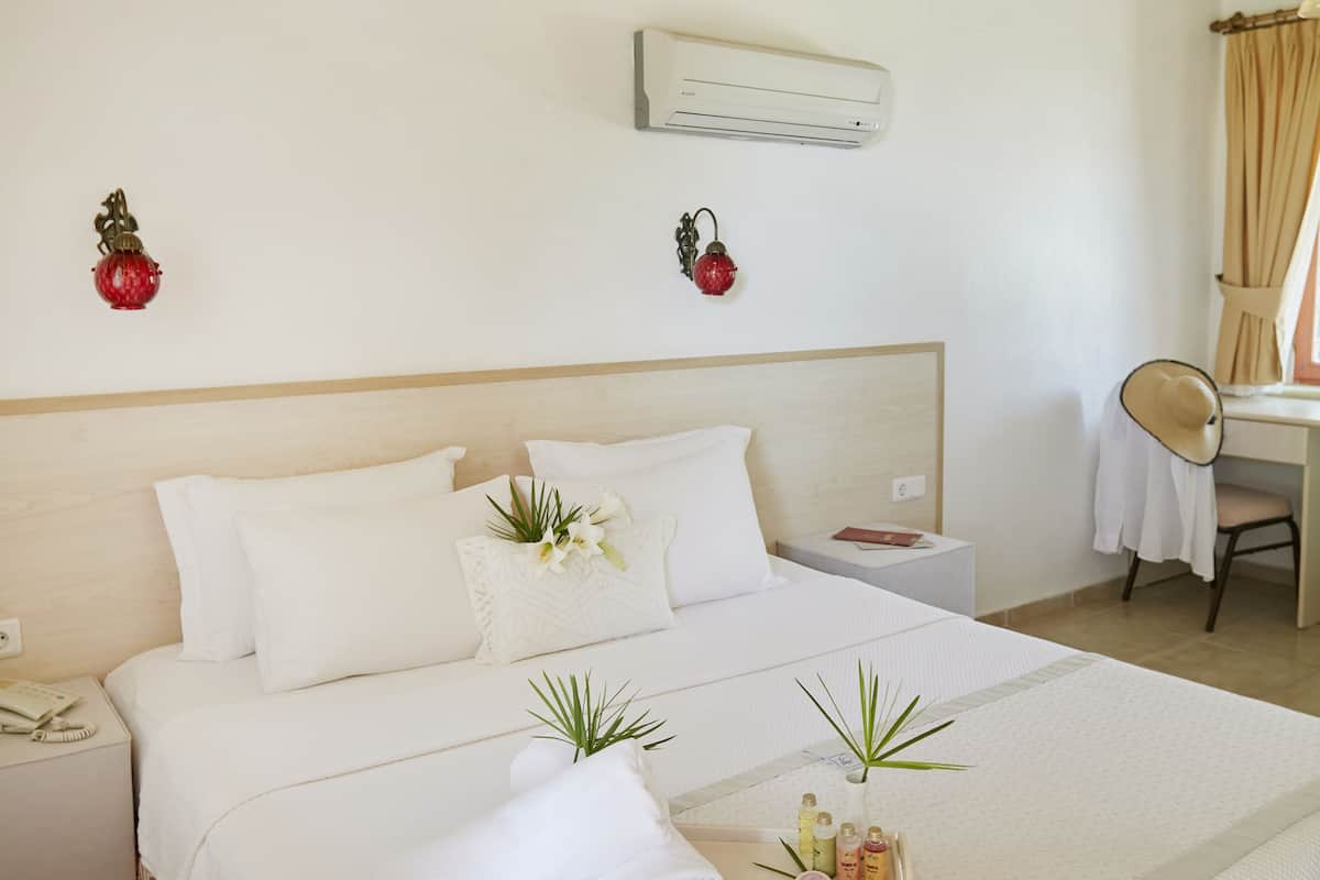 1 bedroom, premium bedding, minibar, in-room safe