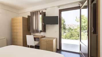 Camera Deluxe con letto matrimoniale o 2 letti singoli, vista giardino, piano elevato | Biancheria da letto di alta qualità, copriletto in piuma